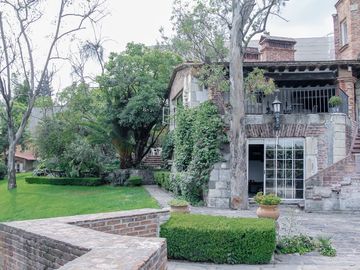 Residencia Estilo Mexicano a la Venta en Lomas Hipódromo.