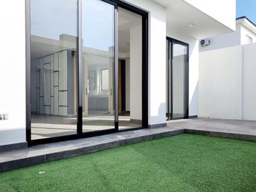VENTA DE CASA DE ESTRENO EN PUNTA ESMERALDA-VIA A LA COSTA
