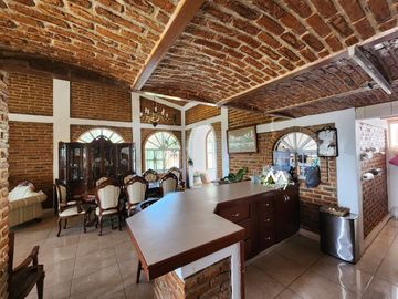 VENTA CASA DE CAMPO EN LOS ROBLES