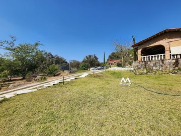 VENTA CASA DE CAMPO EN LOS ROBLES