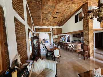 VENTA CASA DE CAMPO EN LOS ROBLES