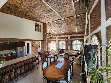 VENTA CASA DE CAMPO EN LOS ROBLES