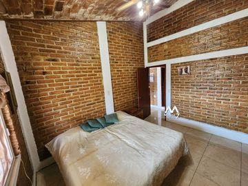 VENTA CASA DE CAMPO EN LOS ROBLES