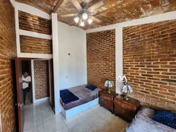 VENTA CASA DE CAMPO EN LOS ROBLES