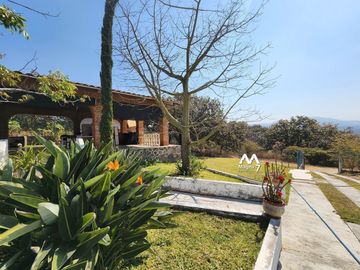 VENTA CASA DE CAMPO EN LOS ROBLES
