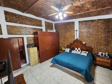 VENTA CASA DE CAMPO EN LOS ROBLES