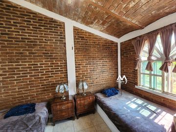 VENTA CASA DE CAMPO EN LOS ROBLES