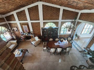 VENTA CASA DE CAMPO EN LOS ROBLES