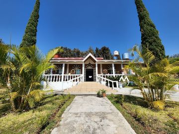 VENTA CASA DE CAMPO EN LOS ROBLES