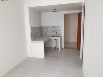 Apt. 2BR Unfurnished Puncak CBD, Murah pool view