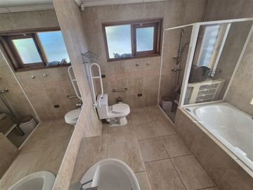 Casa en venta de 5 dorm. en Los Angeles
