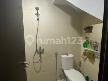 Turun Harga. Jual Cepat. Rumah 2.5 Lantai. Fully Furnished dengan Rooftop di Cluster Shinano Jakarta Garden City Cluster Shinano 4 Kamar Tidur. 2.2 M