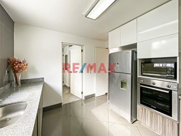 Vendo Hermoso Y Exclusivo Departamento En Casuarinas Sur!!! Con Cochera, Depósito, Cuarto Y Baño De Servicio.