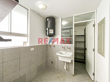 Vendo Hermoso Y Exclusivo Departamento En Casuarinas Sur!!! Con Cochera, Depósito, Cuarto Y Baño De Servicio.