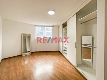 Vendo Hermoso Y Exclusivo Departamento En Casuarinas Sur!!! Con Cochera, Depósito, Cuarto Y Baño De Servicio.