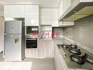 Vendo Hermoso Y Exclusivo Departamento En Casuarinas Sur!!! Con Cochera, Depósito, Cuarto Y Baño De Servicio.