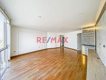 Vendo Hermoso Y Exclusivo Departamento En Casuarinas Sur!!! Con Cochera, Depósito, Cuarto Y Baño De Servicio.
