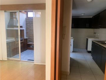 VENDO HERMOS CASA EN QUITO