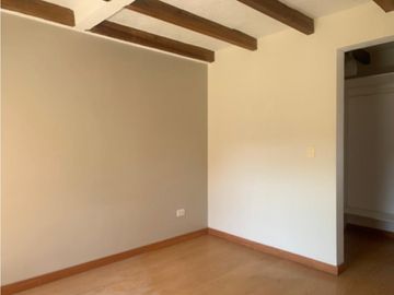 VENDO HERMOS CASA EN QUITO