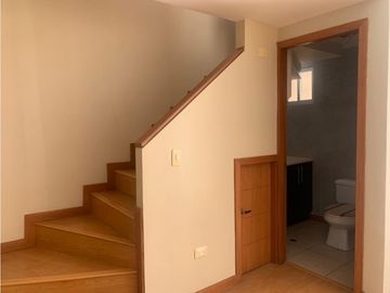 VENDO HERMOS CASA EN QUITO