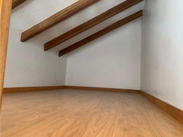 VENDO HERMOS CASA EN QUITO
