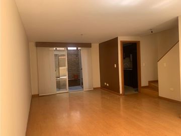 VENDO HERMOS CASA EN QUITO