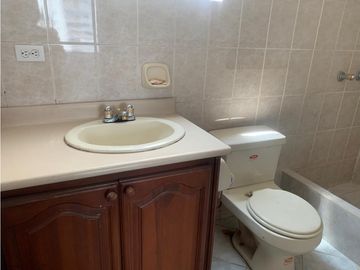 VENDO HERMOS CASA EN QUITO