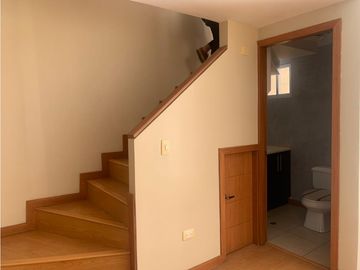 VENDO HERMOS CASA EN QUITO