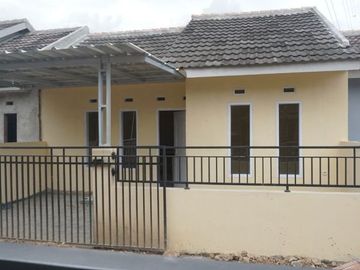 RUMAH STRATEGIS, BONUS PAGAR CANOPY & MEJA KOMPOR ; BANDUNG