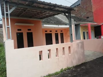 RUMAH STRATEGIS, BONUS PAGAR CANOPY & MEJA KOMPOR ; BANDUNG