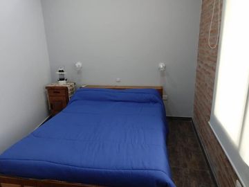 Venta de excelente casa y depto, cochera. Ubicada en barrio Parque Dufaur.