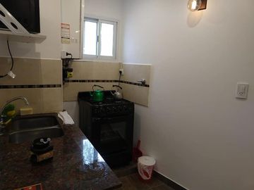Venta de excelente casa y depto, cochera. Ubicada en barrio Parque Dufaur.
