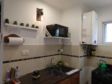 Venta de excelente casa y depto, cochera. Ubicada en barrio Parque Dufaur.