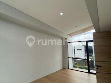 Disewakan Rumah 3 KT Cendana Breeze, Karawaci - Lokasi Strategis
