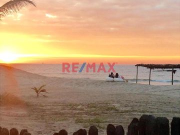 Increíble oportunidad de adquirir un terreno de 450 m² en una de las mejores playas del norte, Los Órganos, Piura. Este terreno es perfecto para desar