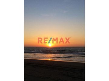 Increíble oportunidad de adquirir un terreno de 450 m² en una de las mejores playas del norte, Los Órganos, Piura. Este terreno es perfecto para desar