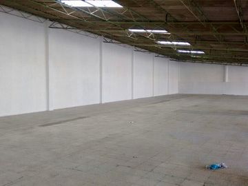 Excelente local comercial en plaza