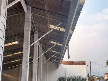 Excelente local comercial en plaza