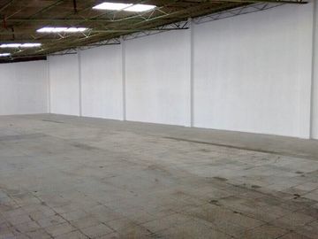 Excelente local comercial en plaza