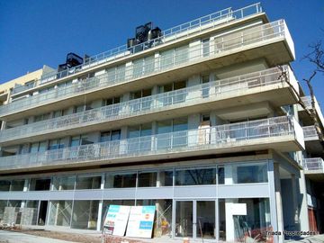 OPORTUNIDAD!!! VENTA COCHERAS HOLMBERG ON EN LA NUEVA Y RENOVADA URQUIZA JOVEN