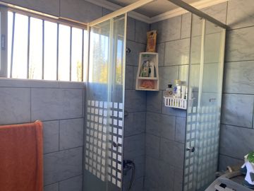 1 Linda Casa, mas 1 cabaña, mas 1 quincho.