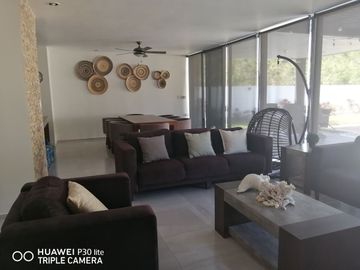 VENTA Y/O RENTA CASA EN JARDINES DE LA REJOYADA EN MERIDA, YUCATAN