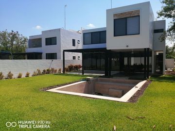 VENTA Y/O RENTA CASA EN JARDINES DE LA REJOYADA EN MERIDA, YUCATAN