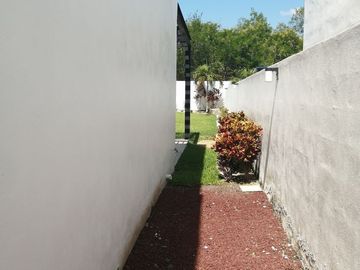 VENTA Y/O RENTA CASA EN JARDINES DE LA REJOYADA EN MERIDA, YUCATAN