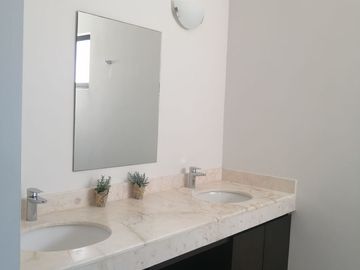 VENTA Y/O RENTA CASA EN JARDINES DE LA REJOYADA EN MERIDA, YUCATAN