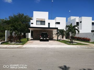 VENTA Y/O RENTA CASA EN JARDINES DE LA REJOYADA EN MERIDA, YUCATAN