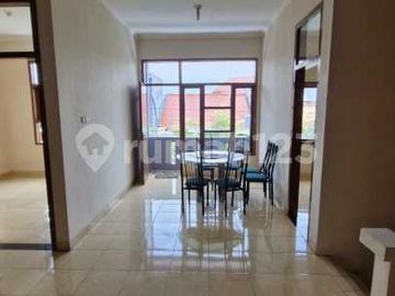 Rumah 2 Lantai Pusat Kota