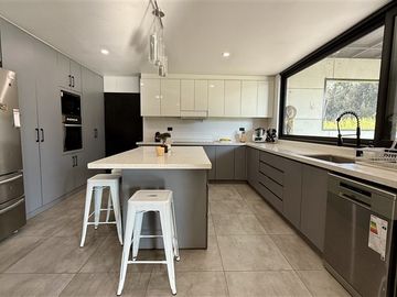 Casa en venta de 7 dorm. en Colina