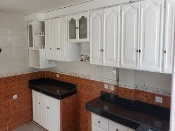 CLUB LOS CHILLOS, vendo casa independiente, 1.200m2 de terreno y 460m2 de construcción, 5 alcobas, suite independiente