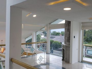 CLUB LOS CHILLOS, vendo casa independiente, 1.200m2 de terreno y 460m2 de construcción, 5 alcobas, suite independiente